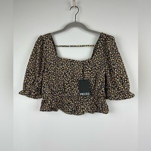 NWT Pieces Pcmella Cropped Flounce Square Neck Top, Size L